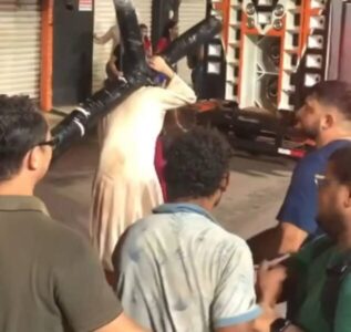 Homem embriagado tenta “salvar” Jesus durante encenação da Paixão de Cristo e cena viraliza nas redes