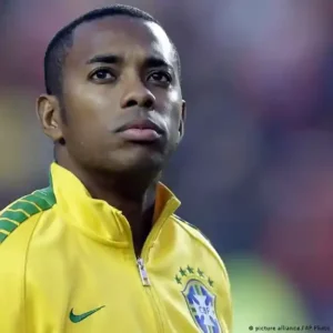 Robinho é preso pela Polícia Federal em Santos e vai cumprir pena de 9 anos