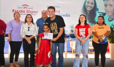 Felipe Camarão leva ação do Pacto pela Aprendizagem e anuncia vencedores do Prêmio Escola Digna e do Selo Prefeito da Educação