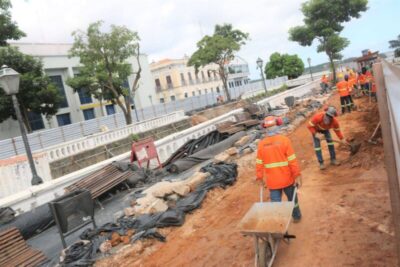 Governo realiza visita técnica às obras de reconstrução do muro da Praça Dom Pedro II