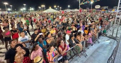 Arraial Pertinho de Você recebe hoje Mastruz com Leite em noite de programação cultural especial