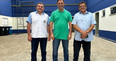 Ao lado de Benjamim e Aluízio, Vagtônio Brandão vistoria obras da UPA em Açailândia