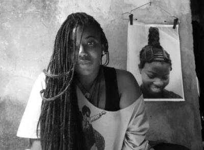 Pesquisadora com raízes na Baixada Maranhense conquista prêmio com estudo sobre o ofício de trancistas negras no Distrito Federal