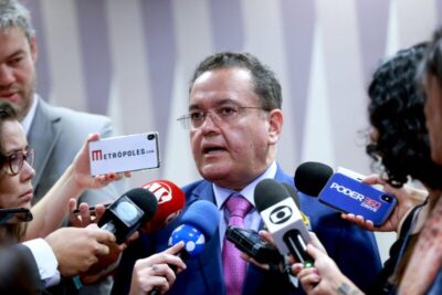 Senador Roberto Rocha se manifesta nas redes sociais sobre proposta que põe fim à taxa de marinha