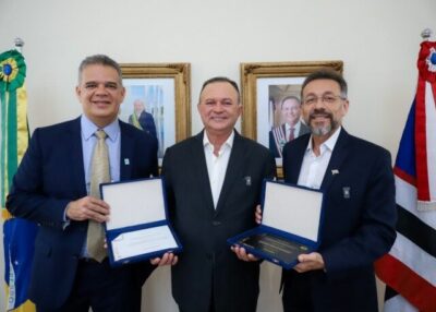 Governador Carlos Brandão recebe homenagem dos servidores do Fisco Estadual