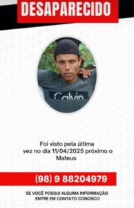 Família e amigos protestam após 26 dias do desaparecimento de jovem em frente à Delegacia Regional em Pinheiro