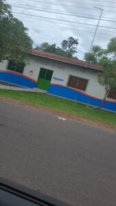 Após repercussão nas redes sociais, Prefeitura de Pinheiro corrige erro grotesco em nome de escola no povoado Tiquireiro