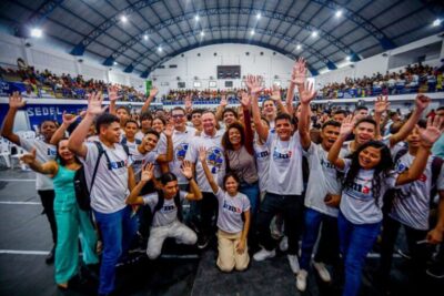 Brandão entrega 2 mil Cartões Transporte Universitário e premia artistas selecionados em edital do programa Arte de Rua