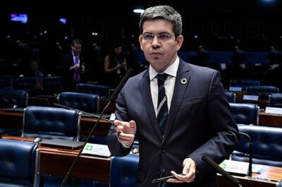 Randolfe Rodrigues anuncia saída da Rede após veto do Ibama à Petrobrás no Amapá