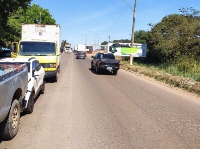 Caminhoneiro provoca engavetamento na BR-222 e acaba preso