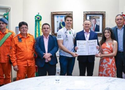 Brandão concede a mais alta honraria do Corpo de Bombeiros ao atleta olímpico Bruno Lobo