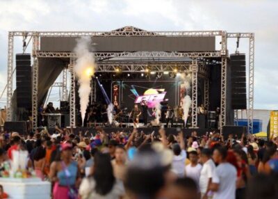 Governo Brandão encerra Carnaval com Lava-Pratos da Praia de Araoca em Guimarães com recorde de foliões