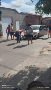 Acidente entre mototáxi e carro é registrado no bairro Amapá, em Barreirinhas