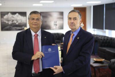 Dino e Barroso são alvos de pedidos de impeachment