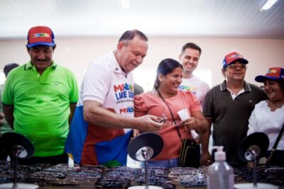Governo entrega cartões do Maranhão Livre da Fome para beneficiários de Chapadinha, Araioses e Tutóia