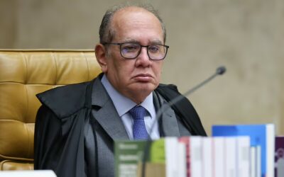 Senadores pedem impeachment de Gilmar Mendes por conflito de interesses