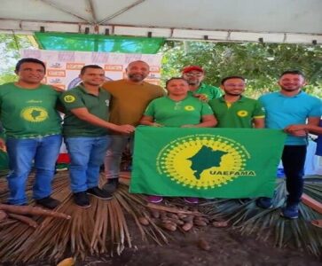 Prefeito Roberto Costa participa de Assembleia que oficializa a fundação da Escola Família Agrícola no Assentamento Seco das Mulatas