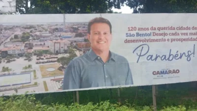 Camarão parabeniza São Bento com imagem de Pinheiro em outdoor