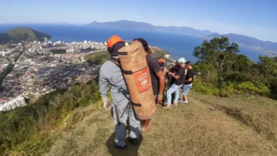 Piloto de asa-delta morre após queda de 40 metros em SP