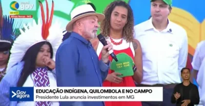Lula ironiza Trump com boné parodiando slogan americano em evento em Minas