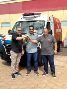 Junior Cascaria viabiliza nova ambulância para o hospital regional de pedreiras