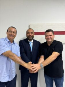 Enoque Mota manifesta apoio a Roberto Costa e encaminha eleição da FAMEM