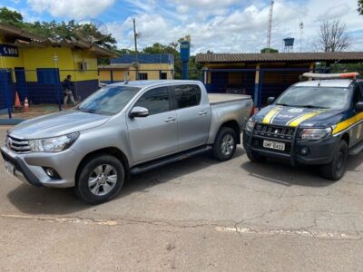 Vice prefeito de Nova Olinda foi enquadrado pela justiça por venda de carro alienado! Polícia tomou carro no meio da rua. Vexame total!!