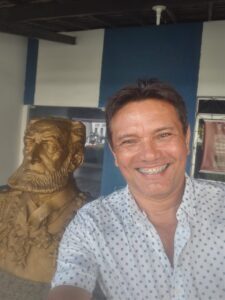 Celebrando Enelson dos Santos Lopes: Uma trajetória de dedicação e sucesso