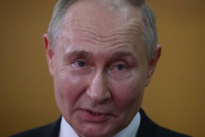 Ministro iraniano anuncia reunião com Putin após ataques dos EUA