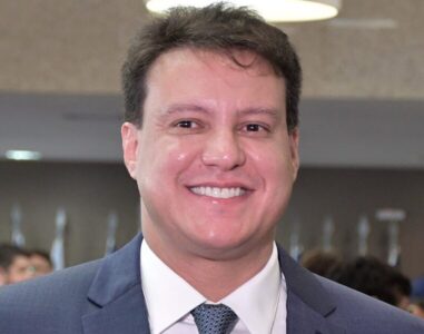Felipe Camarão na mira da Procuradoria da Mulher da Alema. O vice-governador se defende