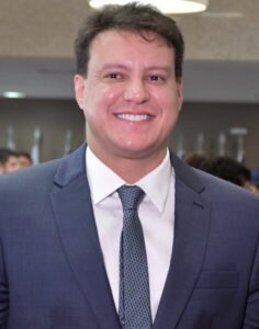 Camarão volta a negar rompimento do grupo governista