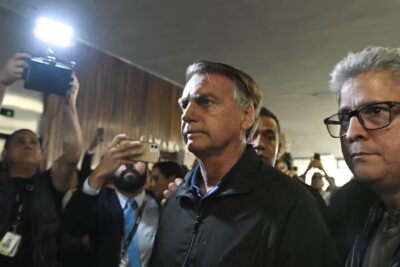 Moraes manda defesa de Bolsonaro explicar descumprimento de medida cautelar