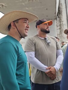 Prefeito de Pinheiro André da RalpNet, acompanha abertura de duas tampas da comporta do rio Pericumã neste domingo; ação garante tranquilidade à população