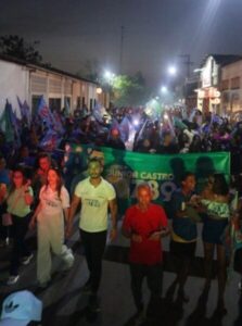 Dr. Júnior Castro arrasta multidão pelas ruas de Vargem Grande