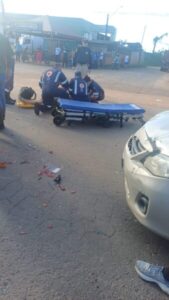 Carro bate e duas motos e deixa trânsito congestionado na entrada de São Luis