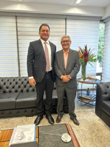 Prefeito Eudes Barros viaja a Brasília em busca de recursos para o povo de Raposa