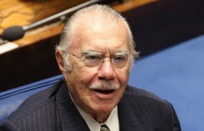 Ex-presidente José Sarney tem fraturas após sofrer queda em Brasília