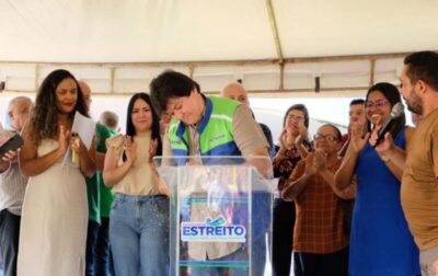 Prefeito Léo Cunha entrega mais de 500 títulos definitivos para a população de Estreito