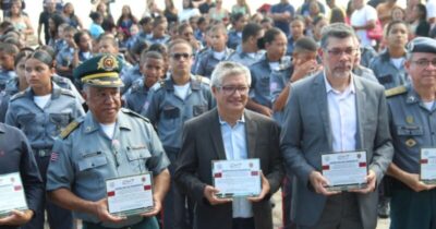 Prefeito Eudes Barros reforça parceria com o Estado durante entrega de boinas no Colégio Militar de Raposa