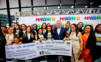 Governo premia professores e escolas que se destacaram em 2024 e entrega equipamentos para ano letivo 2025