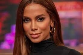 Anitta cancela show e revela infecção grave