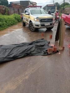 Homem tem a cabeça esmagada por caçamba em Paço do Lumiar