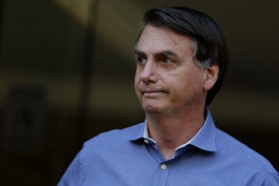 Após manifestação, Bolsonaro se reúne com ministros da ala militar
