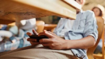 Adeus, celular! A adaptação de estudantes do Maranhão à nova regra nas escolas