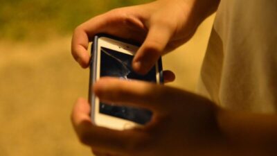Uso excessivo de telas provoca aumento de DORT/LER entre jovens e adolescentes