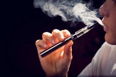 Senacon determina retirada de anúncios de cigarros eletrônicos em plataformas online