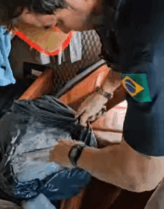 PRF apreende 240 tabletes de pasta base de cocaína e dinheiro na BR-135 em São Luís