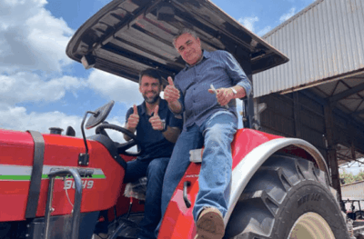 Pedro Lucas entrega trator agrícola para a cidade de Arari