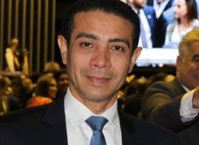 Deputado Pastor Gil usou R$ 800 mil em dinheiro público para pagar materiais gráficos