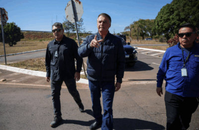 PF apreende 14 mil dólares na casa de Bolsonaro